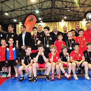 ÉXITO DEL PRIMER TORNEO DE LUCHA GLADIADOR en POLIDEPORTIVO 